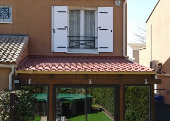Exemples de réalisations en panneaux tuiles isolés.